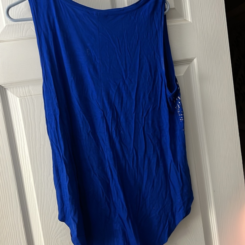Tops - Picture 4 of 5